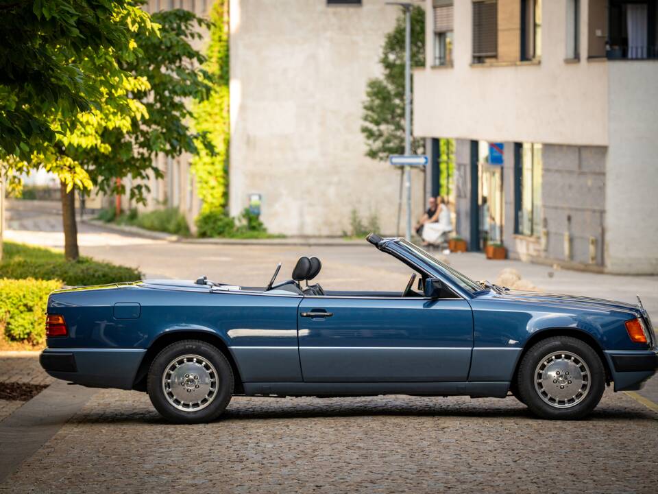 Obraz 28/50 pojazdu Mercedes-Benz 300 CE-24 (1992)