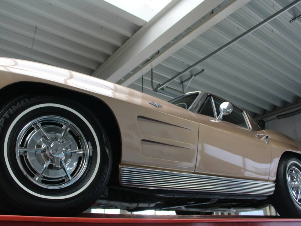 Immagine 8/50 di Chevrolet Corvette Sting Ray (1963)
