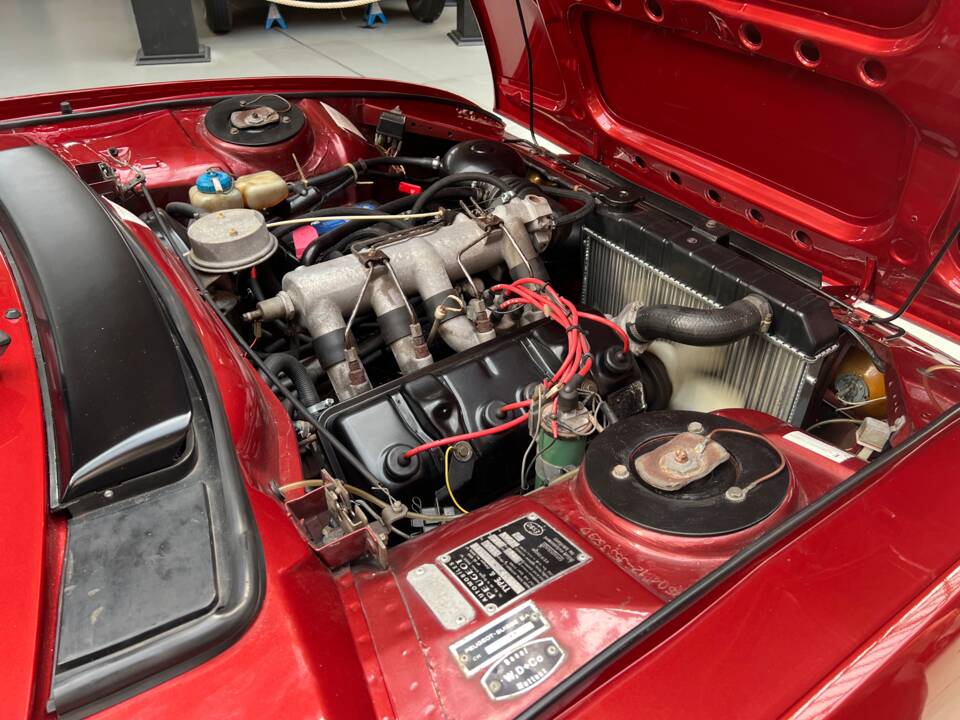 Image 24/28 of Peugeot 504 Convertible (1981)