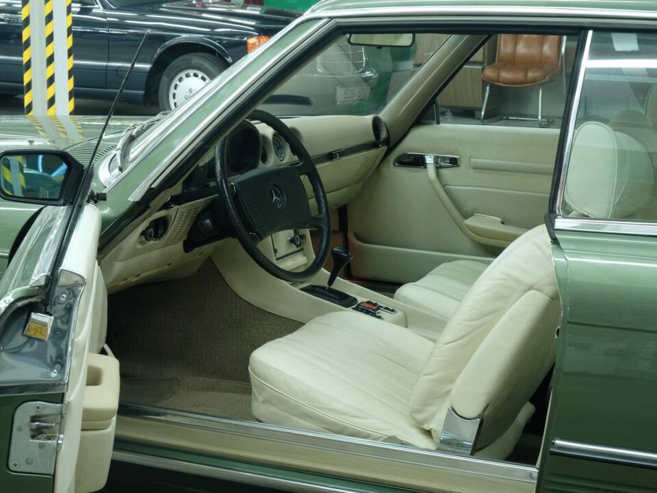 Image 17/50 de Mercedes-Benz 350 SLC (1973)