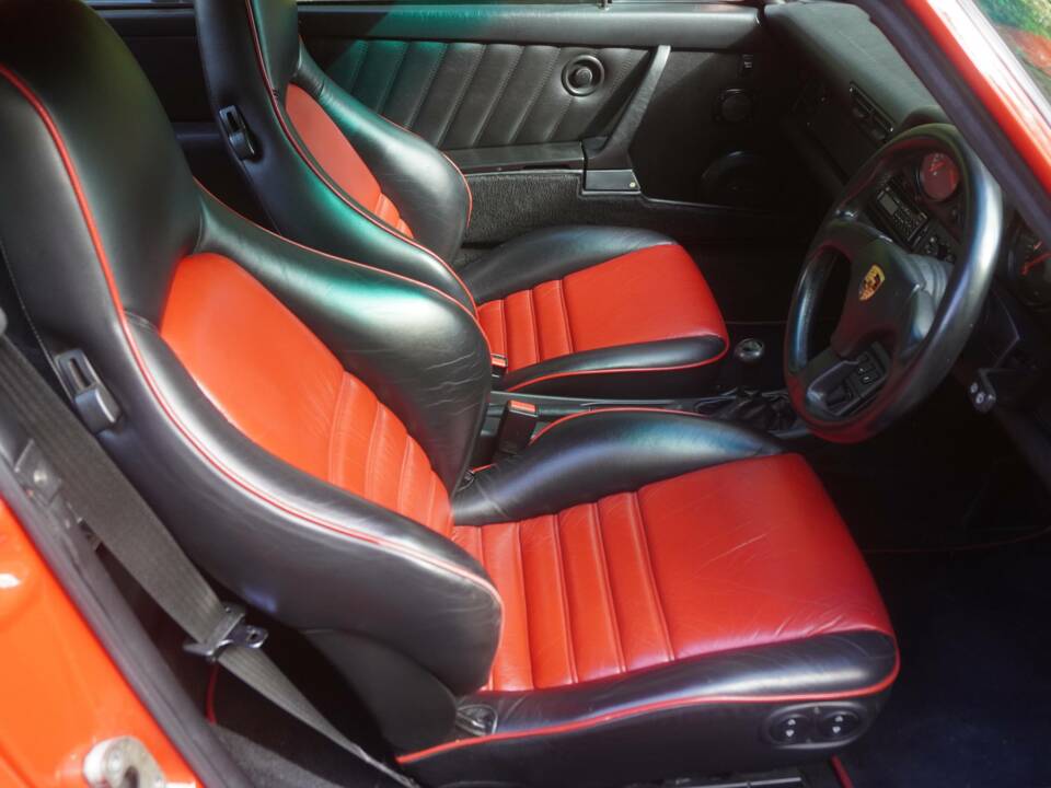 Image 9/17 de Porsche 911 Carrera 4 (1990)