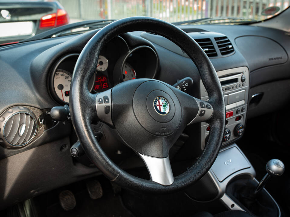 Afbeelding 16/40 van Alfa Romeo GT 2.0 JTS (2004)