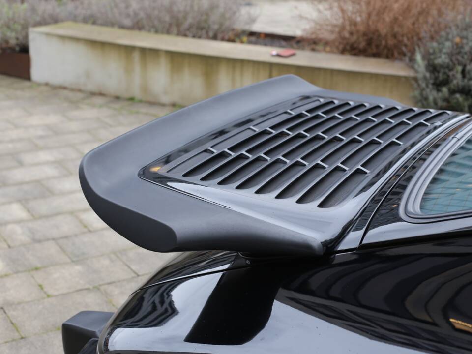 Image 7/43 of Porsche 911 Carrera 3.2 (1985)