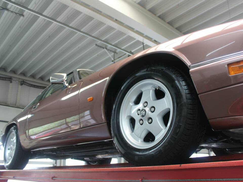 Image 15/50 of Jaguar XJS 4.0 (1994)