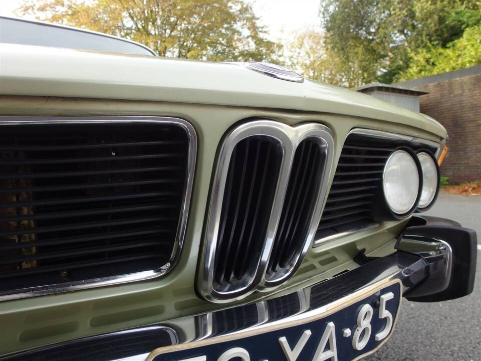 Image 13/95 de BMW 2500 (1977)