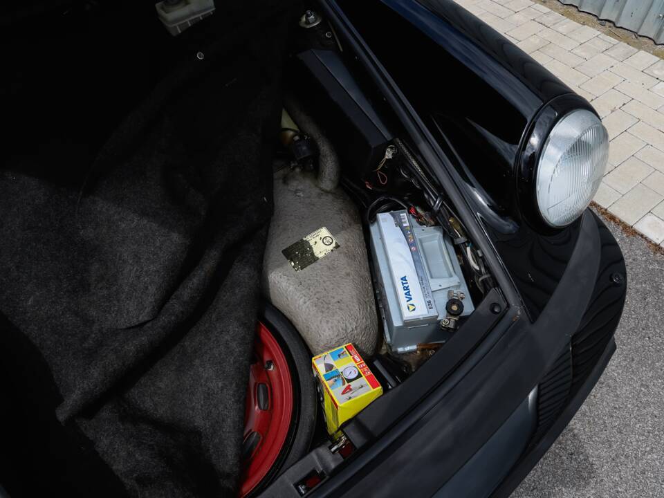 Image 31/108 de Porsche 911 Carrera 3.2 (1989)