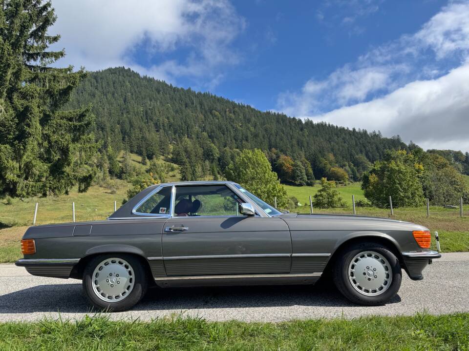 Image 9/26 of Mercedes-Benz 560 SL (1988)