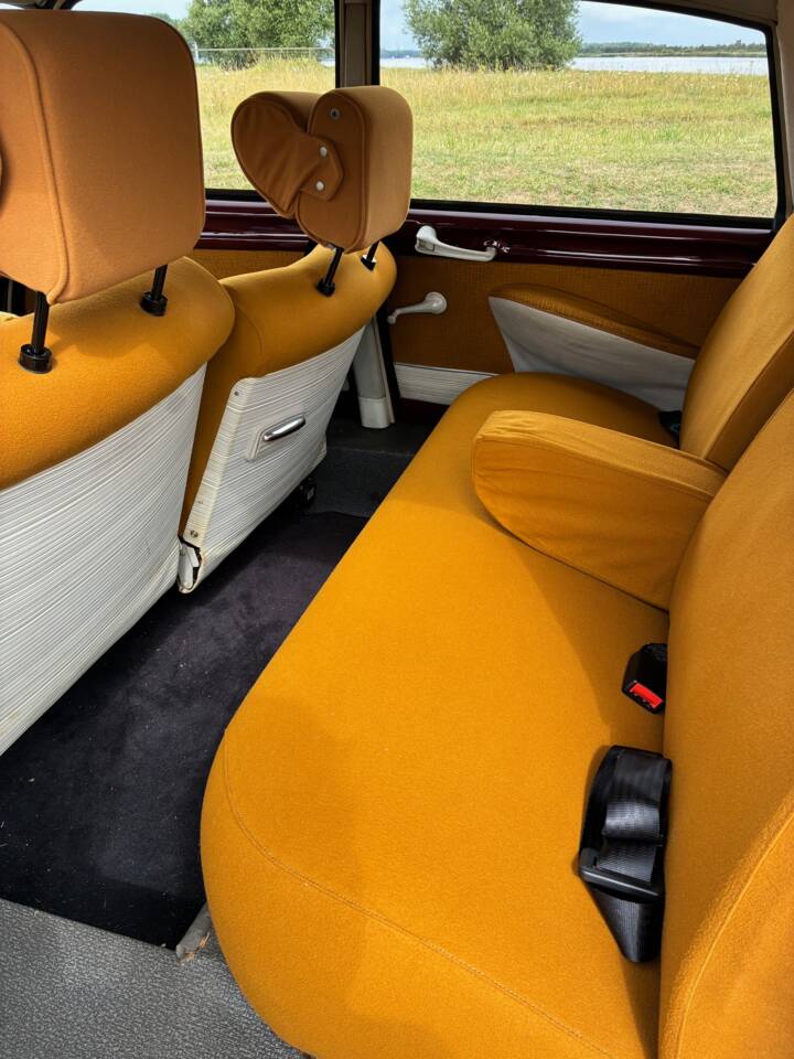 Image 15/16 of Citroën ID 19 (1968)