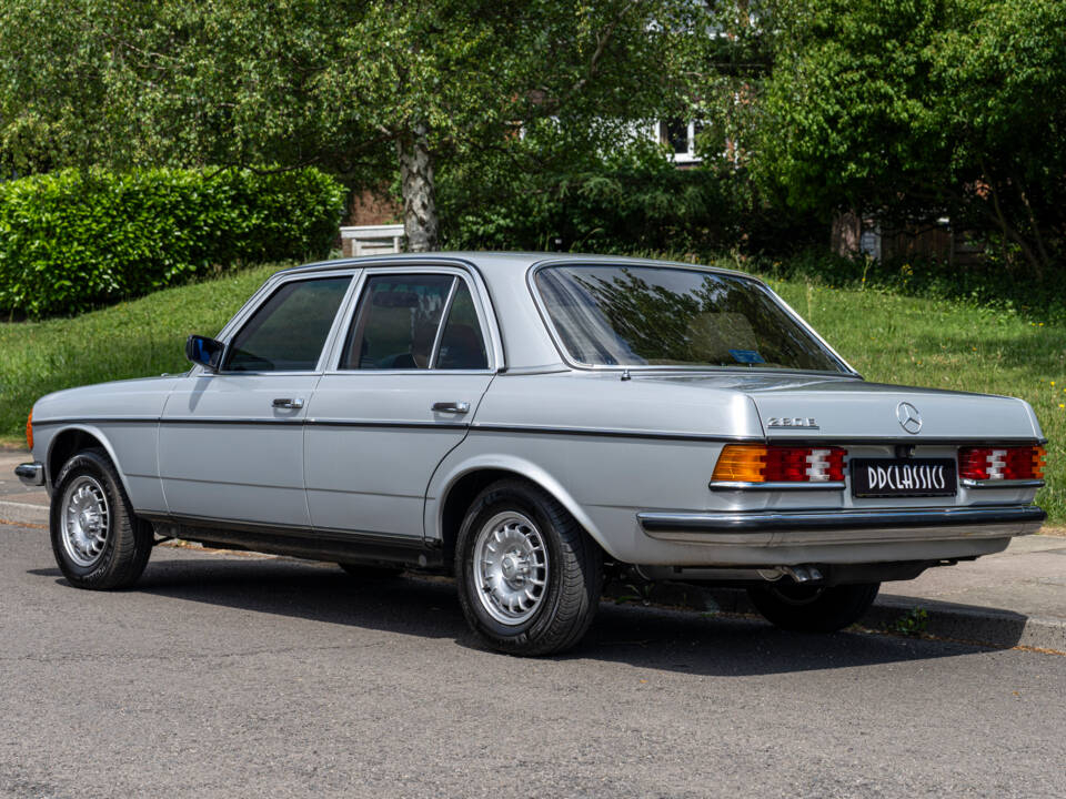 Immagine 4/25 di Mercedes-Benz 280 E (1981)
