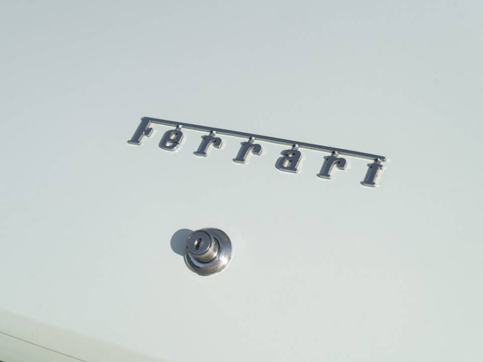 Afbeelding 15/50 van Ferrari 330 GT 2+2 (1964)