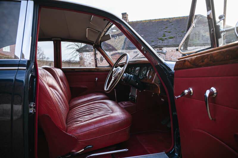 Image 43/50 of Jaguar Mk II 3.8 (1960)