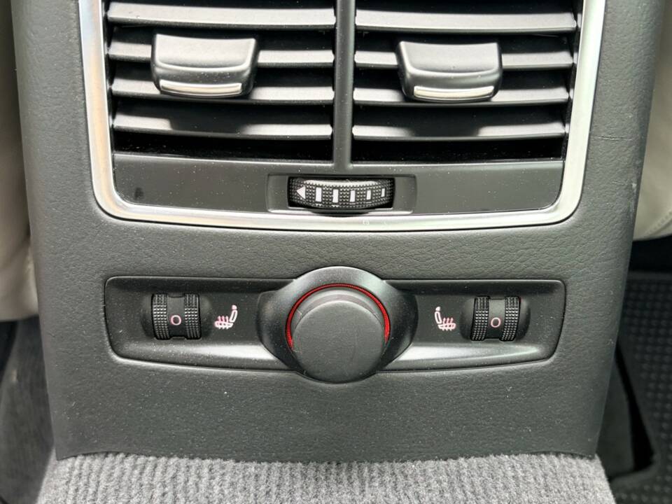 Imagen 39/42 de Audi S6 Avant 5.2 V10 quattro (2006)