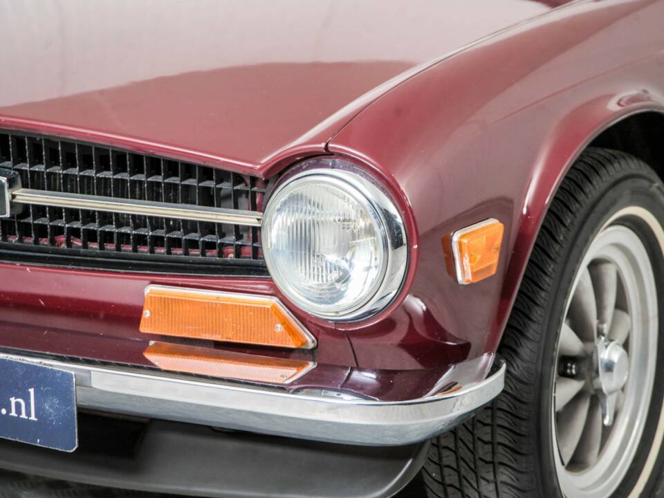 Image 22/50 of Triumph TR 6 PI (1969)