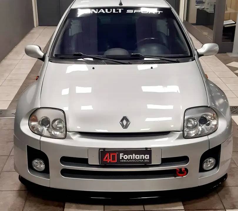 Image 4/15 de Renault Clio II V6 (2001)