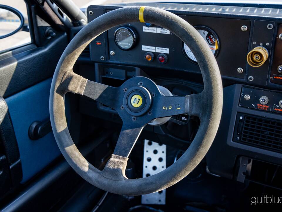 Image 33/44 of Alfa Romeo 75 3.0 V6 QV (1989)