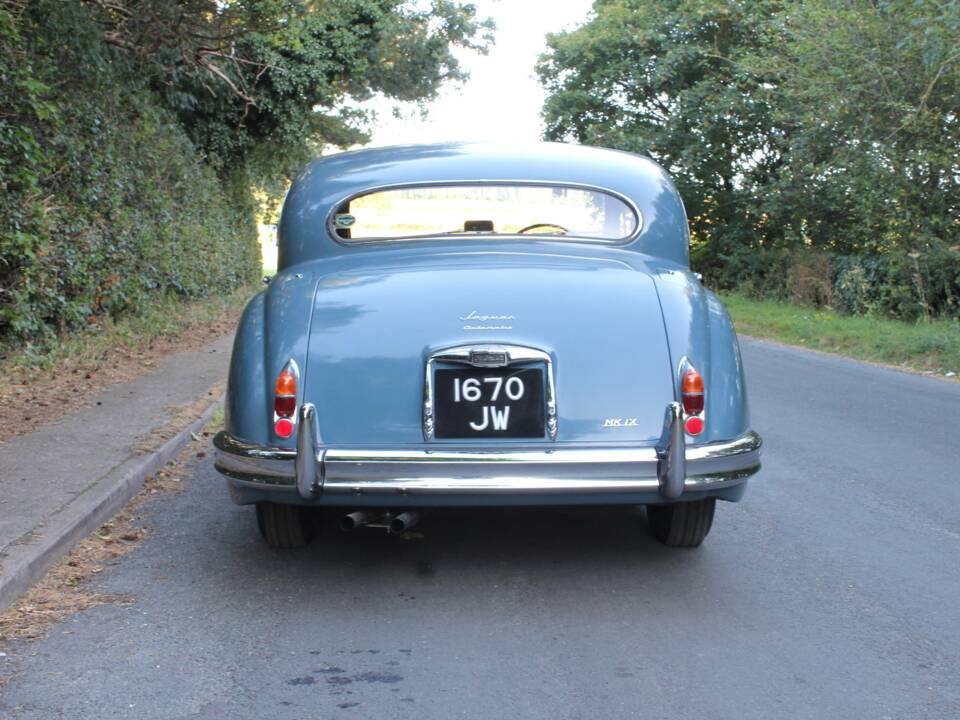 Image 5/18 of Jaguar Mk II 3.8 (1960)