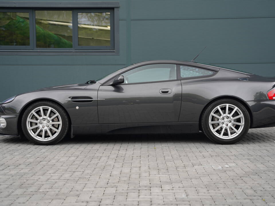 Image 6/50 of Aston Martin V12 Vanquish S (2007)