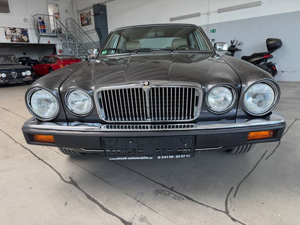 Bild 4/67 von Jaguar XJ 12 (1989)