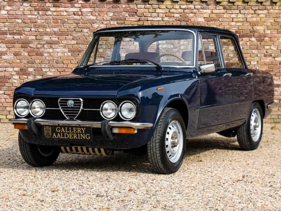 Image 1/50 of Alfa Romeo Giulia Nuova Super 1300 (1975)