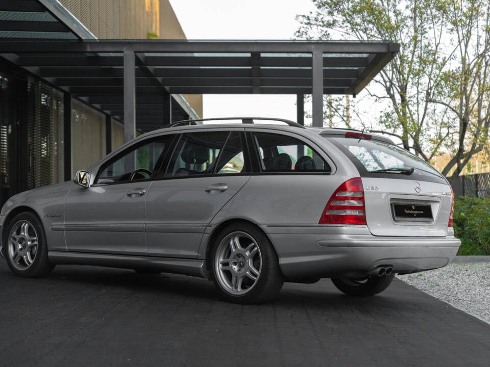 Afbeelding 5/26 van Mercedes-Benz C 32 AMG T (2002)