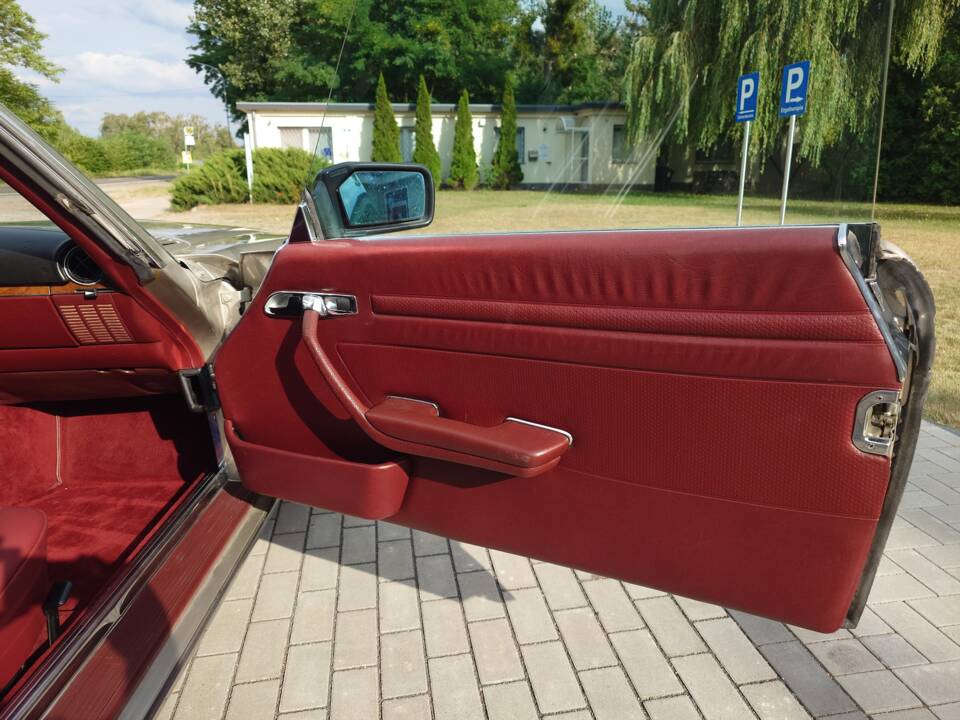 Image 30/43 of Mercedes-Benz 560 SL (1988)