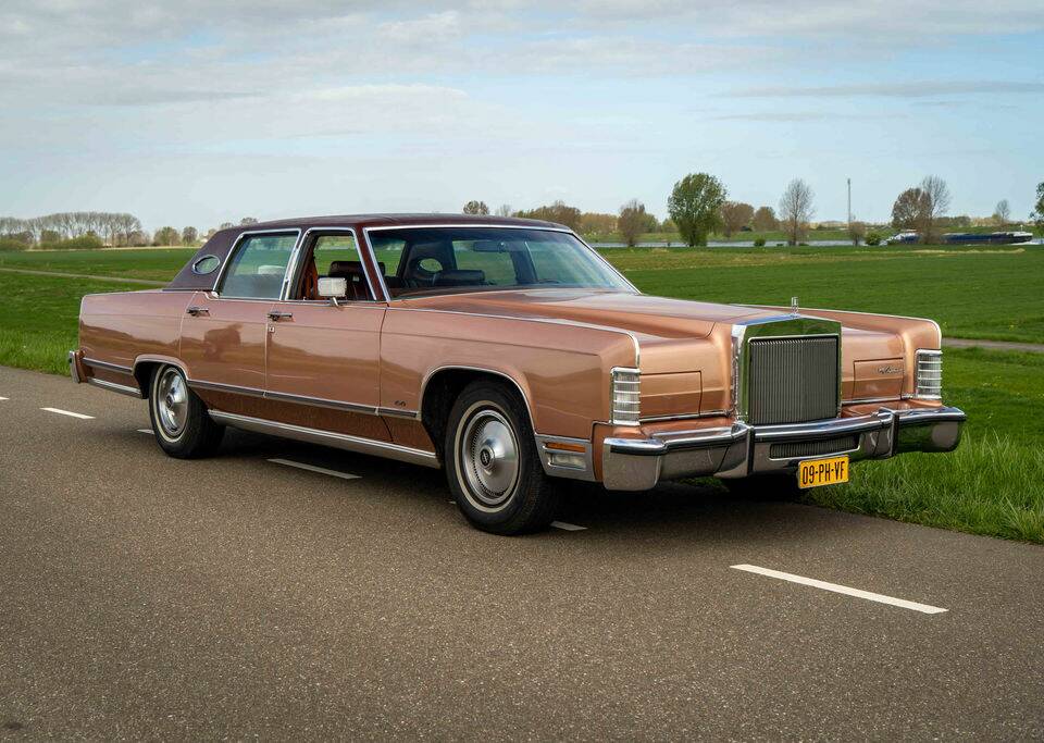 Image 1/8 of Lincoln Continental Town Car (1979)