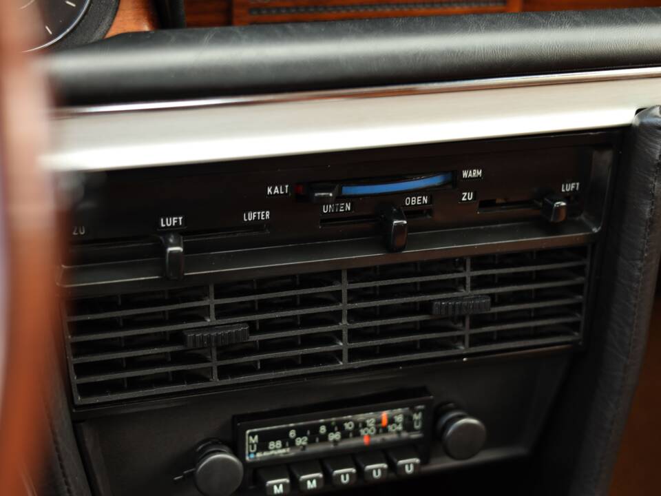Image 40/73 of BMW 3.0 CSi (1973)