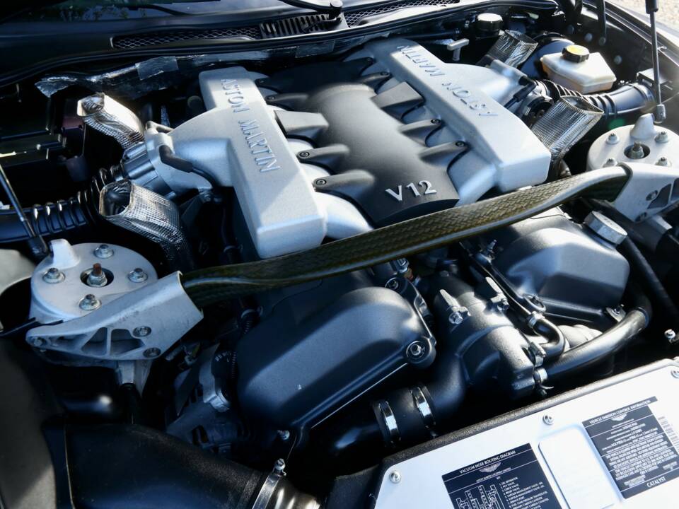 Image 33/50 of Aston Martin V12 Vanquish (2003)