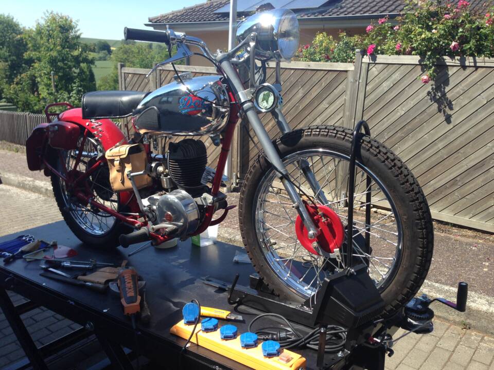 Image 7/9 of DOT 200 RST (1951)