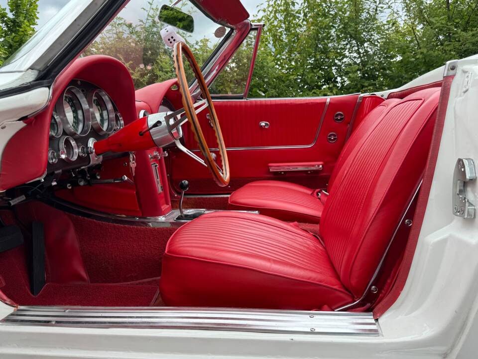 Image 26/52 of Chevrolet Corvette Sting Ray Convertible (1963)