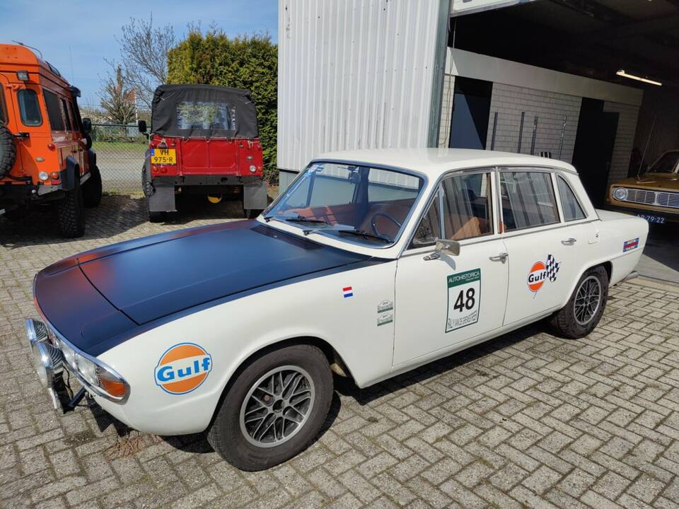 Image 5/8 of Triumph 2000 Mk II (1972)