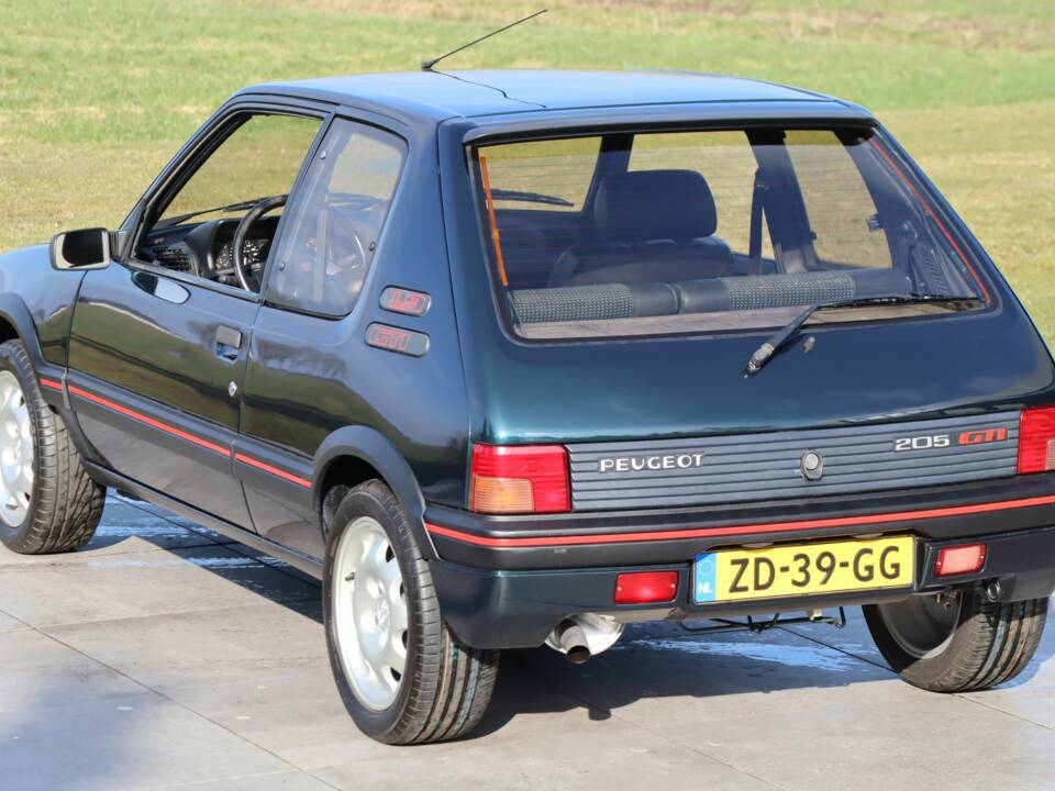Bild 50/50 von Peugeot 205 GTi 1.9 (1991)