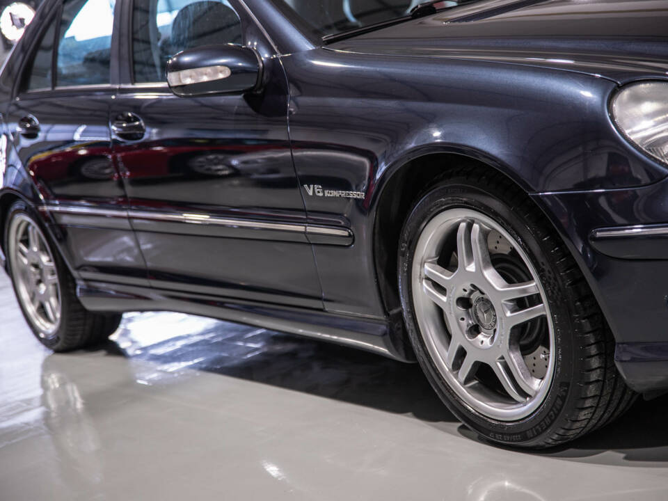 Bild 7/18 von Mercedes-Benz C 32 AMG (2001)