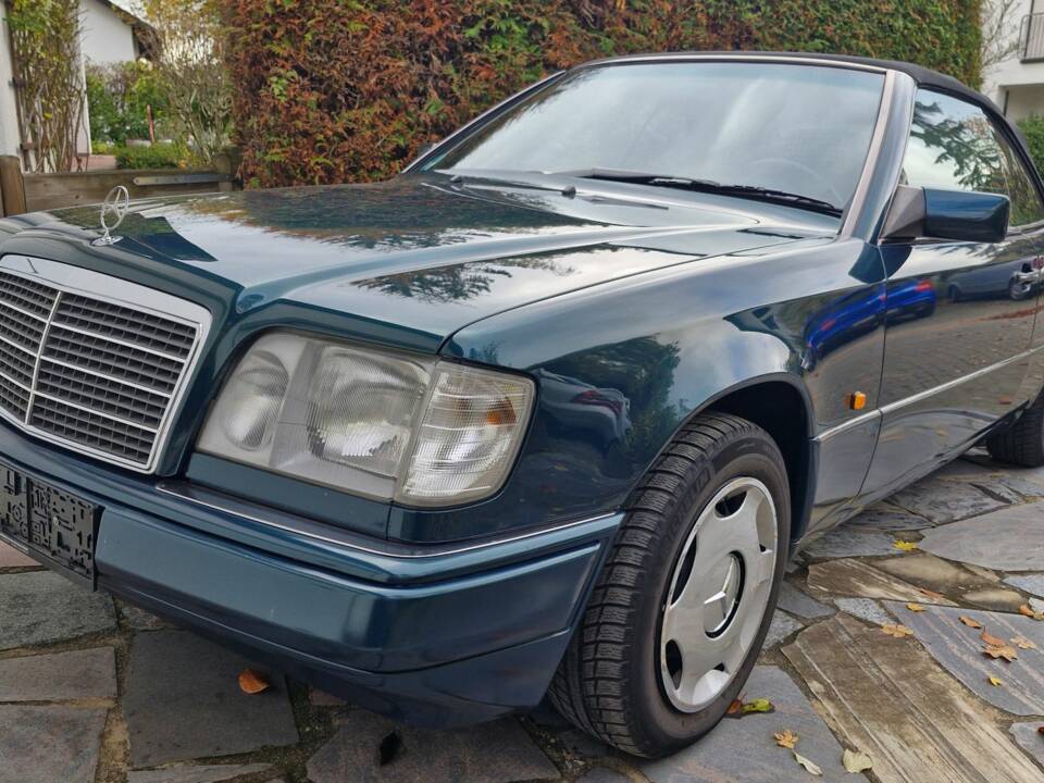 Afbeelding 1/38 van Mercedes-Benz E 200 (1995)