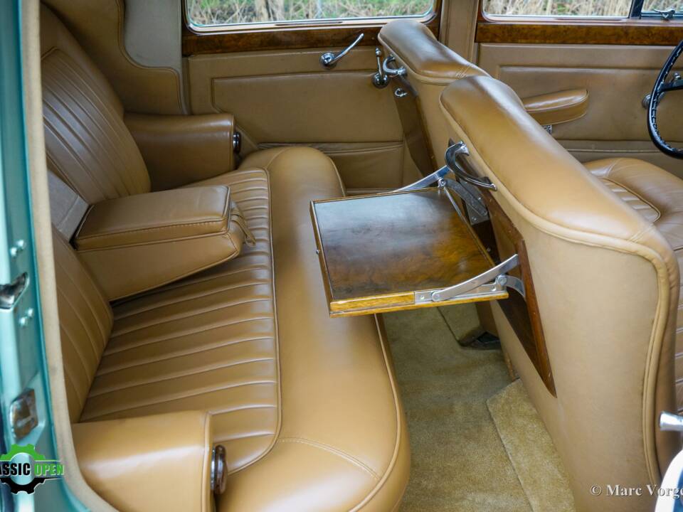 Image 17/46 of Bentley R-Type (1953)