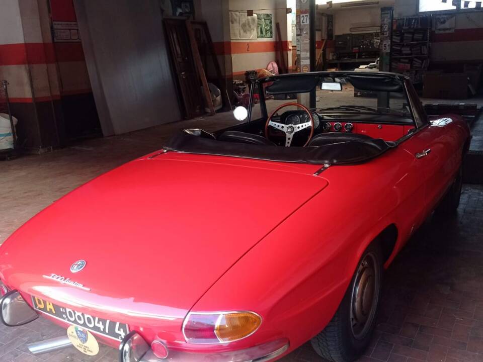 Image 26/47 of Alfa Romeo 1300 Spider Junior (1969)