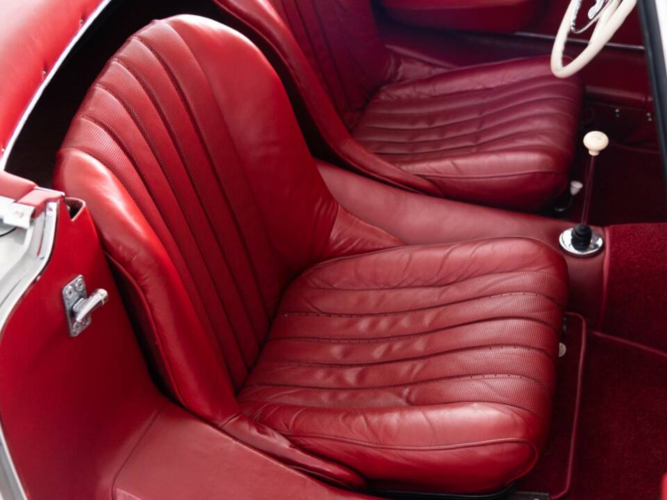 Image 28/36 of Mercedes-Benz 300 SL Roadster (1961)