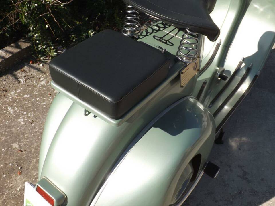 Image 35/44 de Piaggio Vespa 125 (1951)