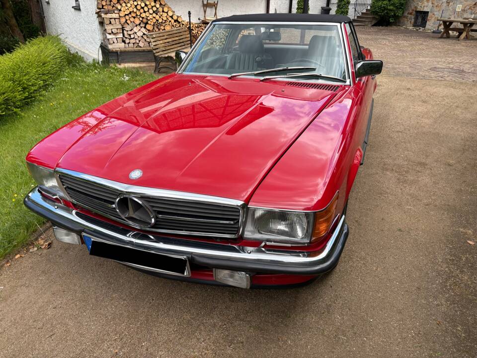 Image 1/14 of Mercedes-Benz 500 SL (1986)