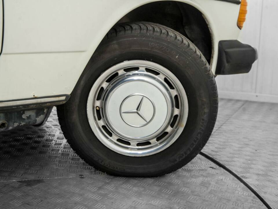 Bild 44/50 von Mercedes-Benz 300 D (1983)