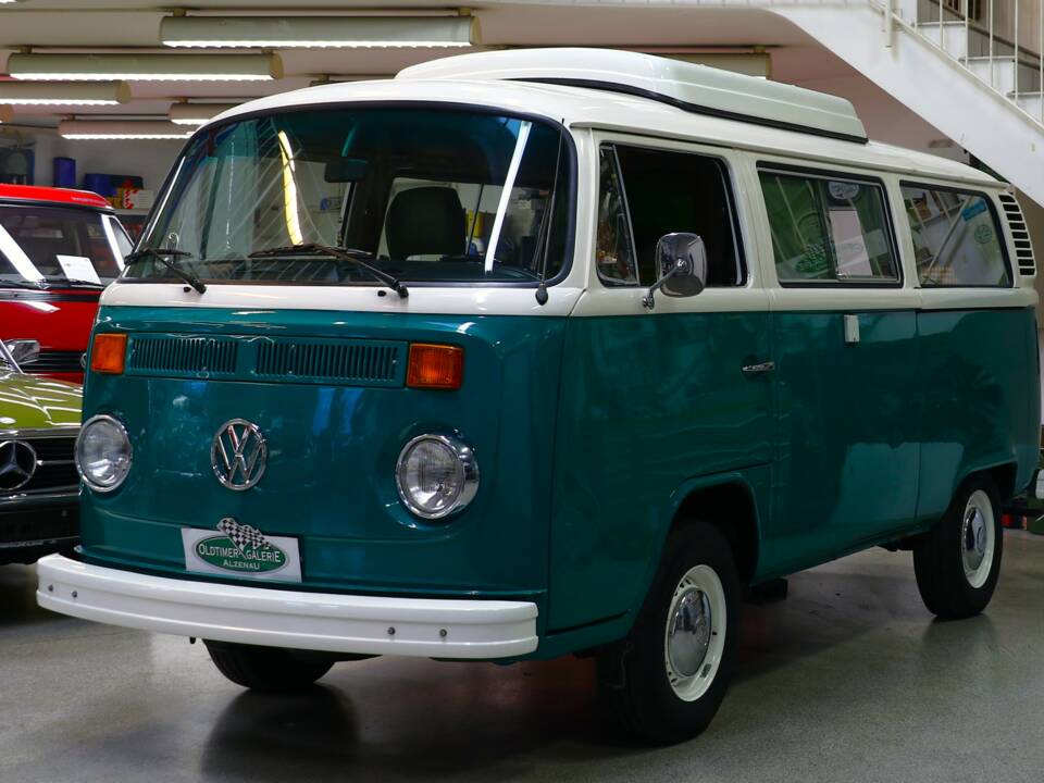 Bild 1/38 von Volkswagen T2b Camper (1974)