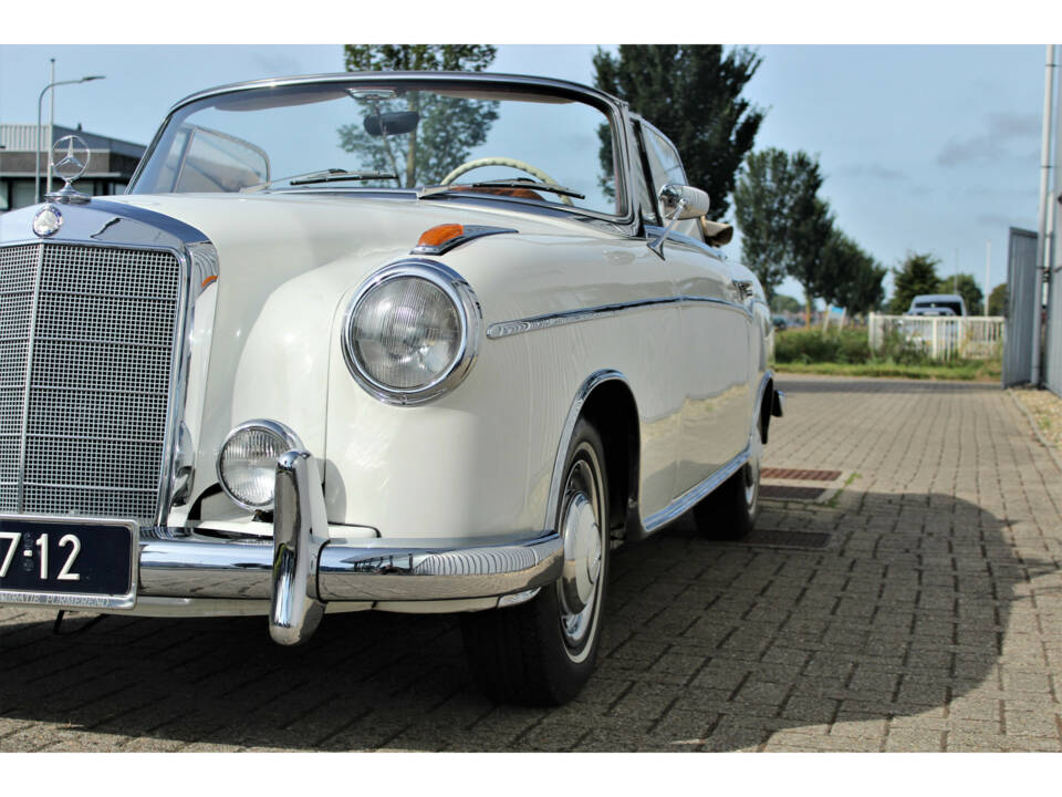 Image 15/35 of Mercedes-Benz 220 SE Cabriolet (1959)