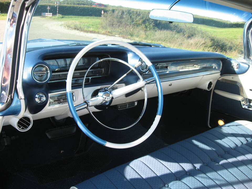 Image 7/9 of Cadillac Coupe DeVille (1959)