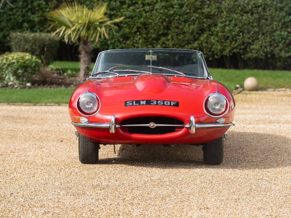 Image 16/50 de Jaguar E-Type (1967)