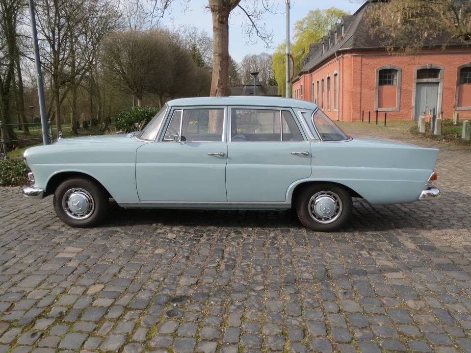 Imagen 7/25 de Mercedes-Benz 200 D (1966)
