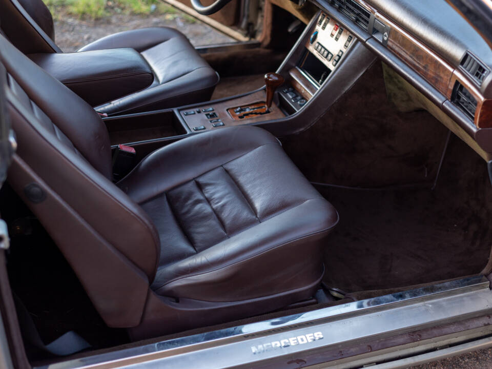 Image 55/95 of Mercedes-Benz 560 SEC (1985)