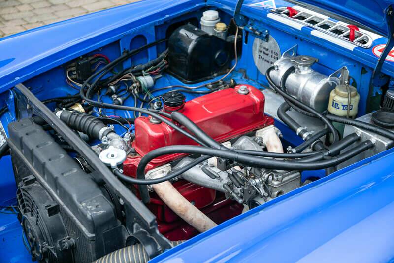 Image 21/45 of MG MGB GT (1964)