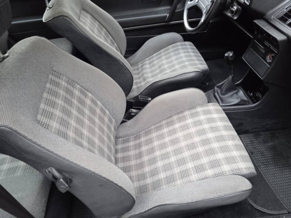 Image 33/67 de Volkswagen Scirocco II GT (1984)