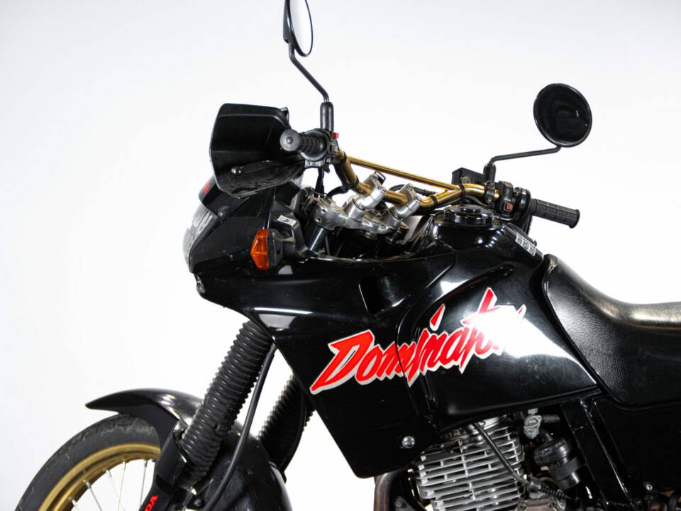 Image 18/38 de Honda NX 650 Dominator (1988)