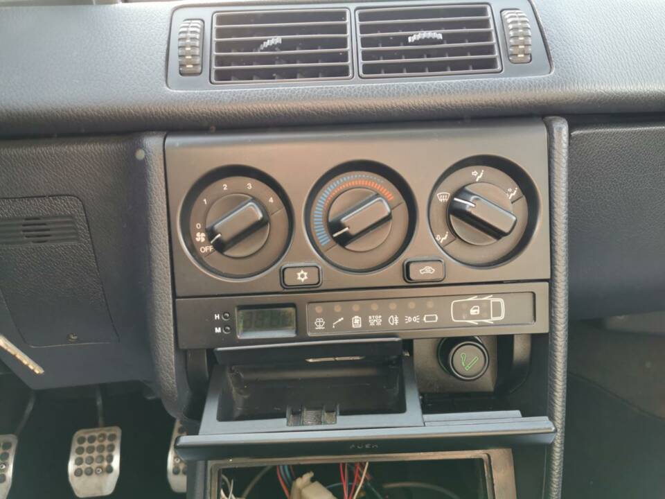 Immagine 12/41 di Alfa Romeo 155  2.0 Q4 4x4 (1995)